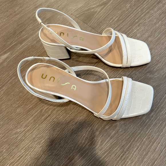 DSW white heels - Picture 3 of 5